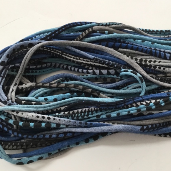 Necklush Chunky Blue, Grey, and Black Unisex Infinity Scarf is New with Bag! - Picture 3 of 6